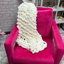 Load image into Gallery viewer, Chunky Knit Throw
